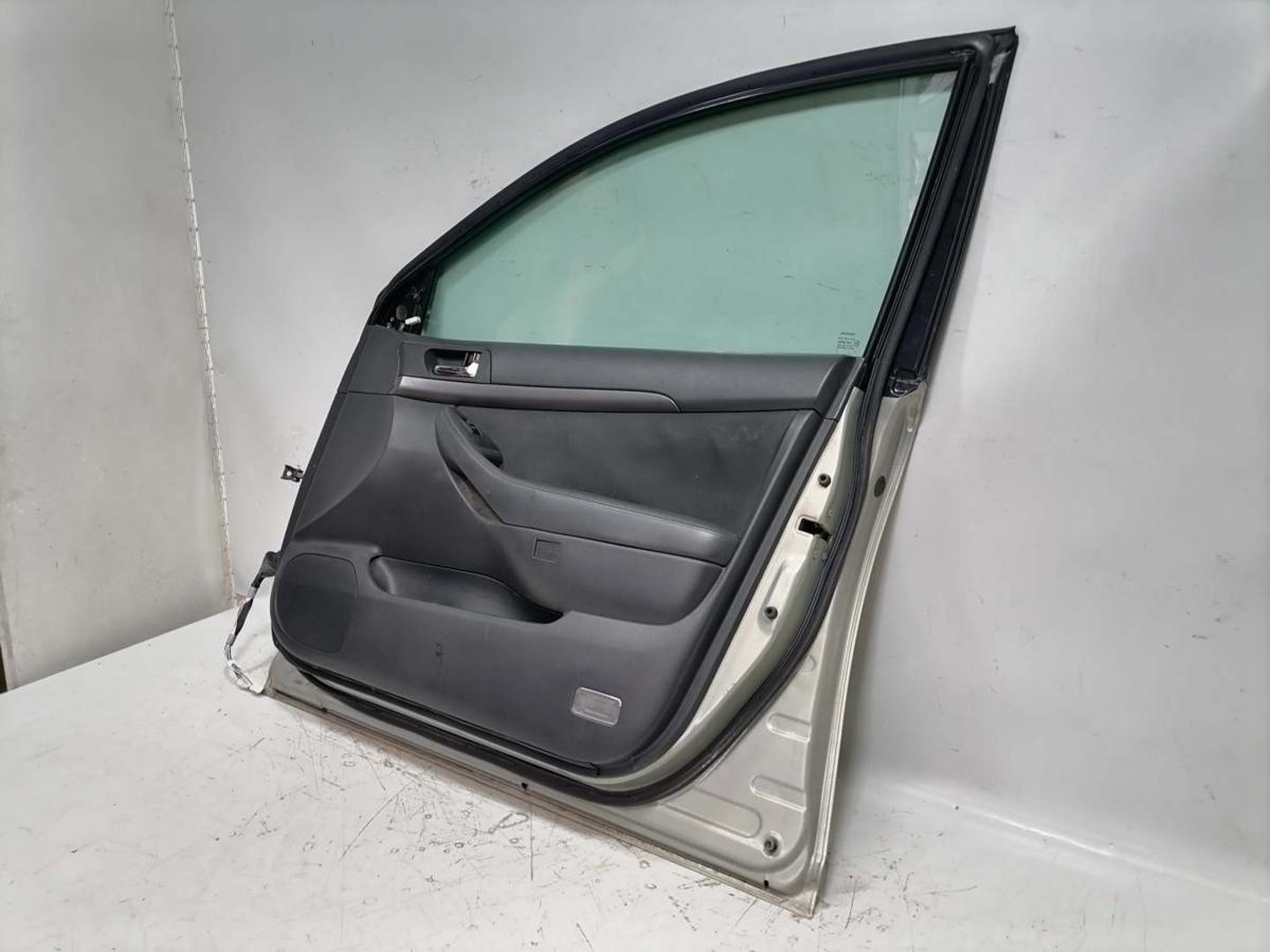 Toyota Avensis T25 original Tür vorn rechts 6T1 Olive Bj.2004